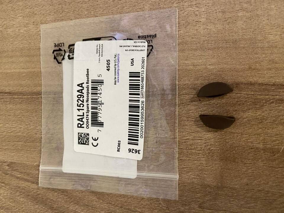 OAKLEY Orjinal Gözlük Burunluğu RAL1529AA Kahverengi